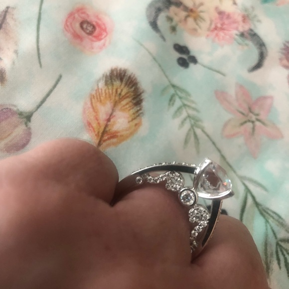 Women’s CZ stones set in SS ring - Picture 2 of 5